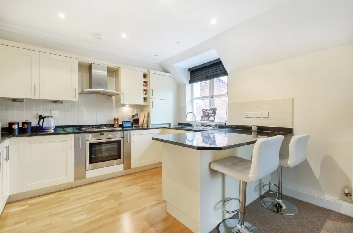 Flat Gordon Road in Surrey Heath
