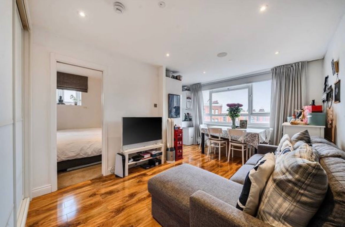 Flat Fulham Palace Road in Greater London