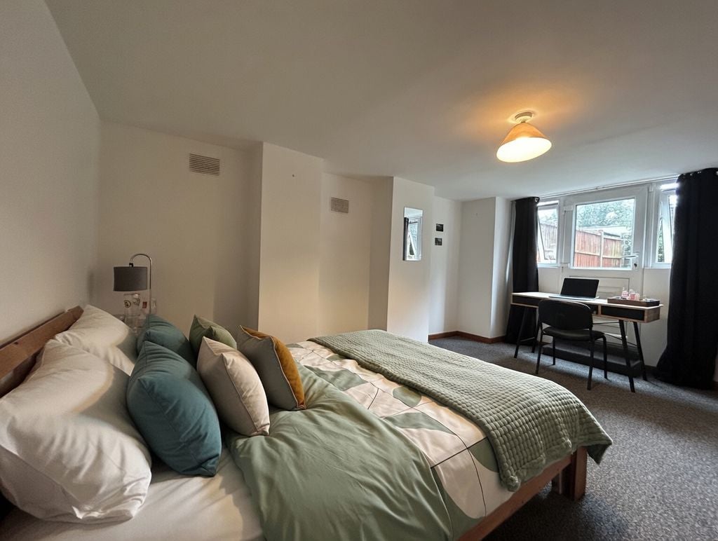 Room Harrington Drive in Nottingham