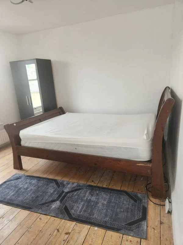Room Tunis Road in Greater London