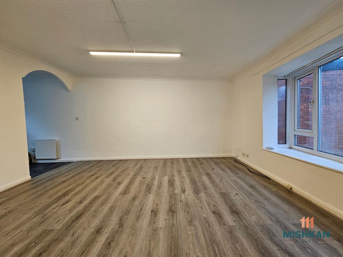 Flat Roston Road in Salford