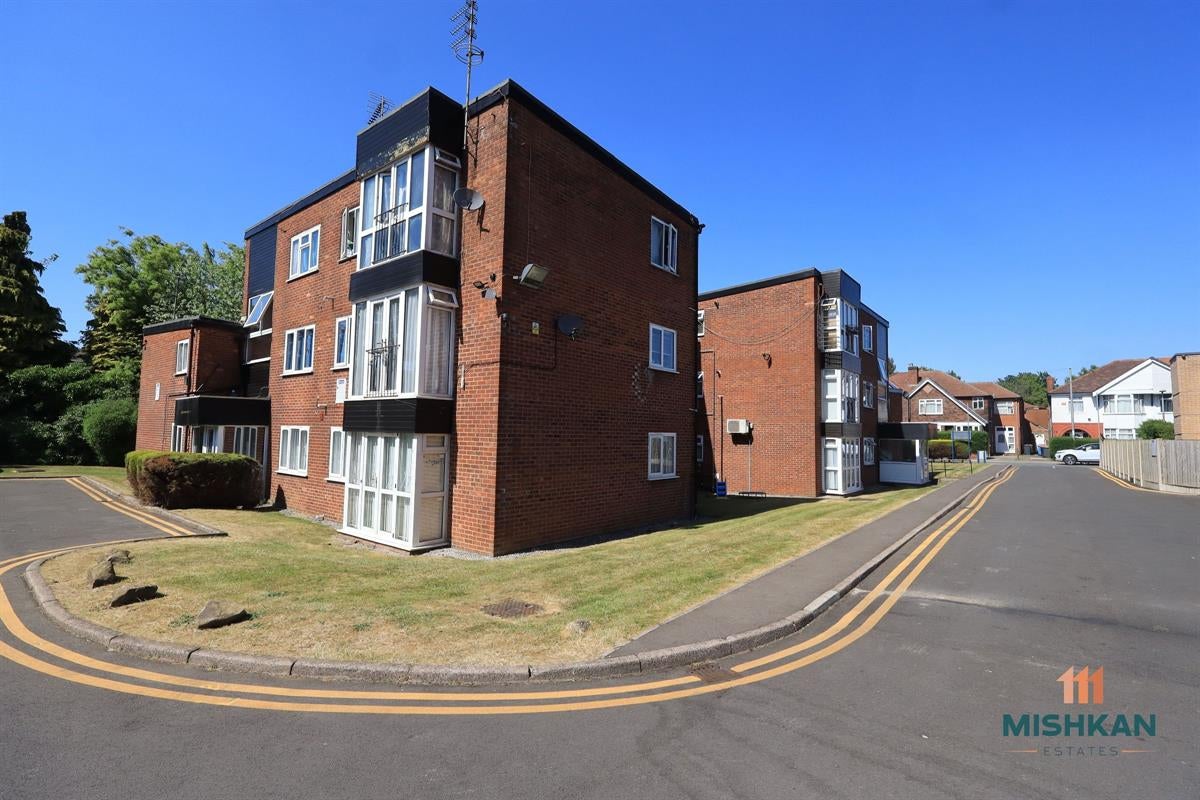 Flat Roston Road in Salford