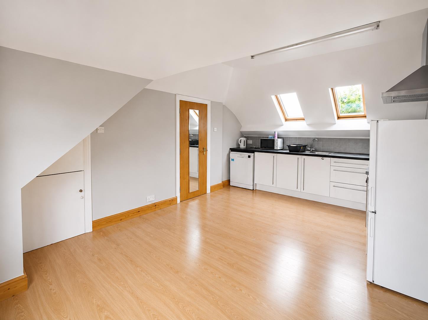 Room Friern Barnet Lane in Greater London
