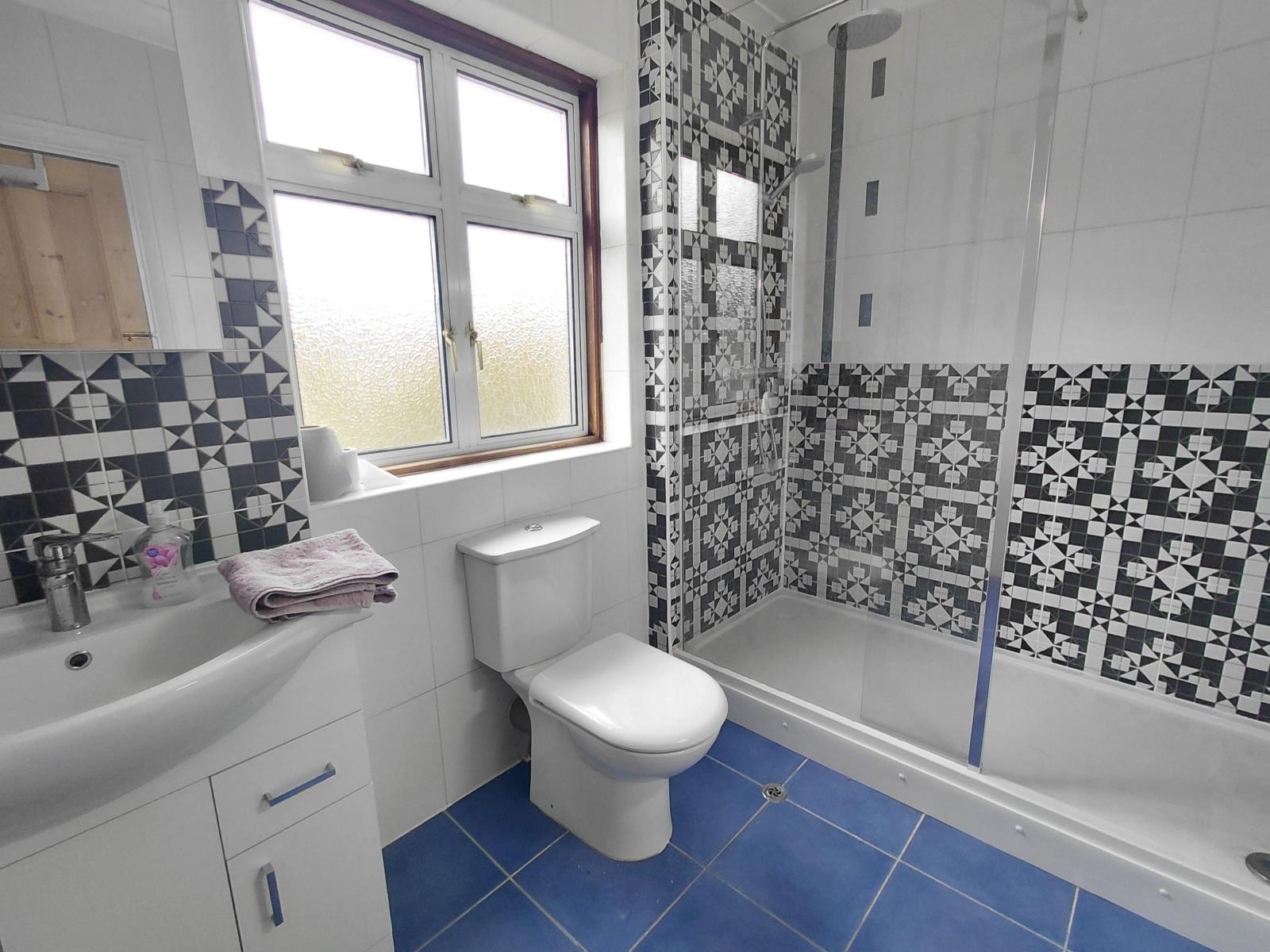 Room Friern Barnet Lane in Greater London