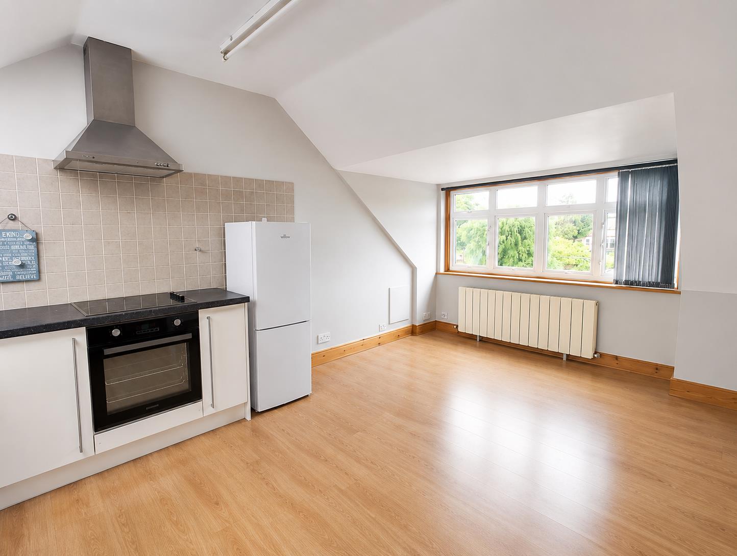 Room Friern Barnet Lane in Greater London