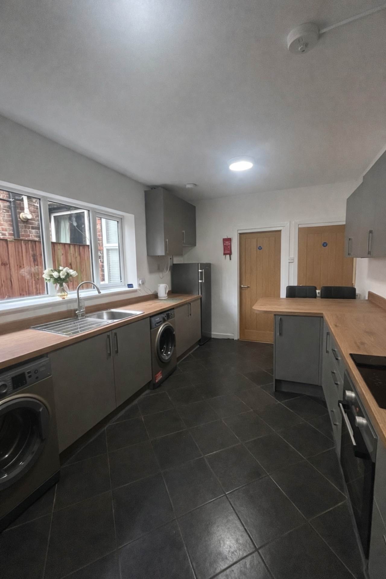 Room Grange Avenue in Warrington