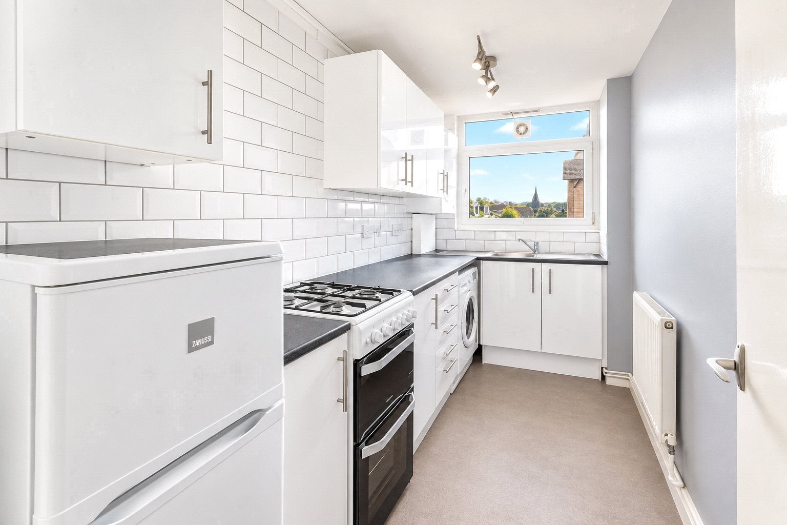 Flat Lacy Road in Greater London