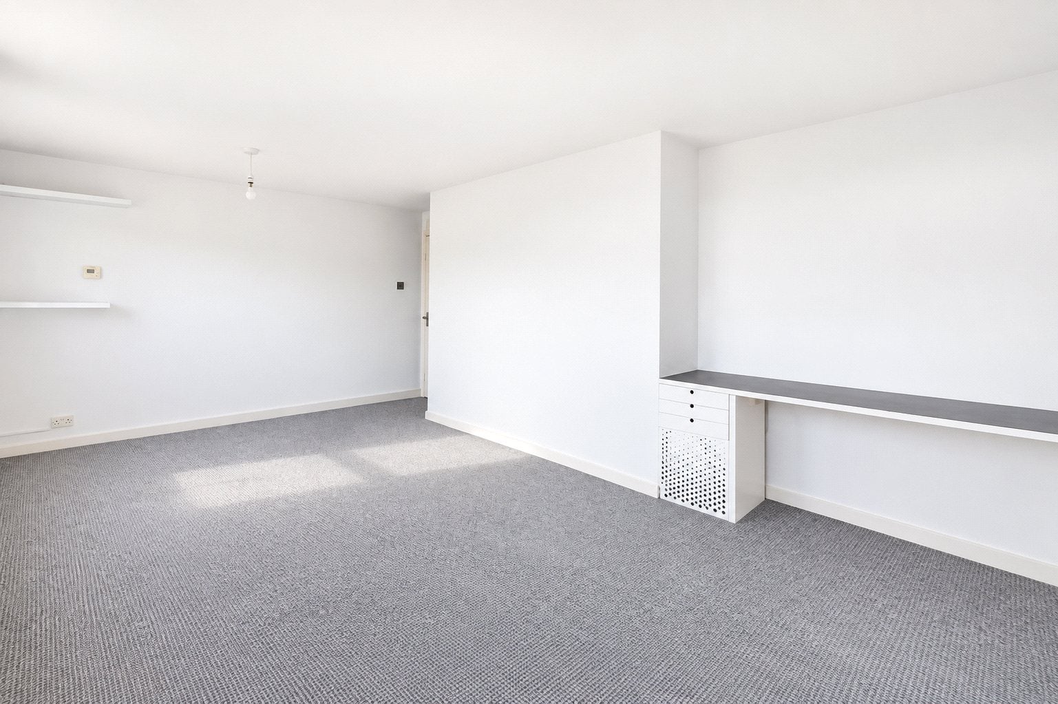 Flat Lacy Road in Greater London