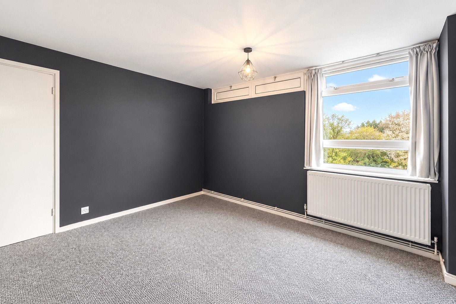 Flat Lacy Road in Greater London