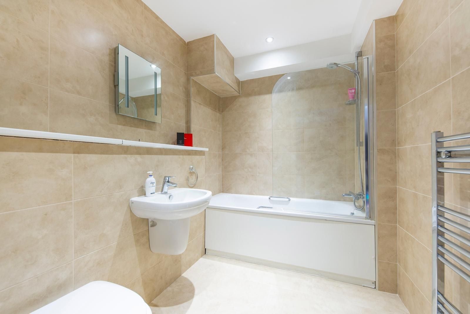Flat Coombe Road in Greater London