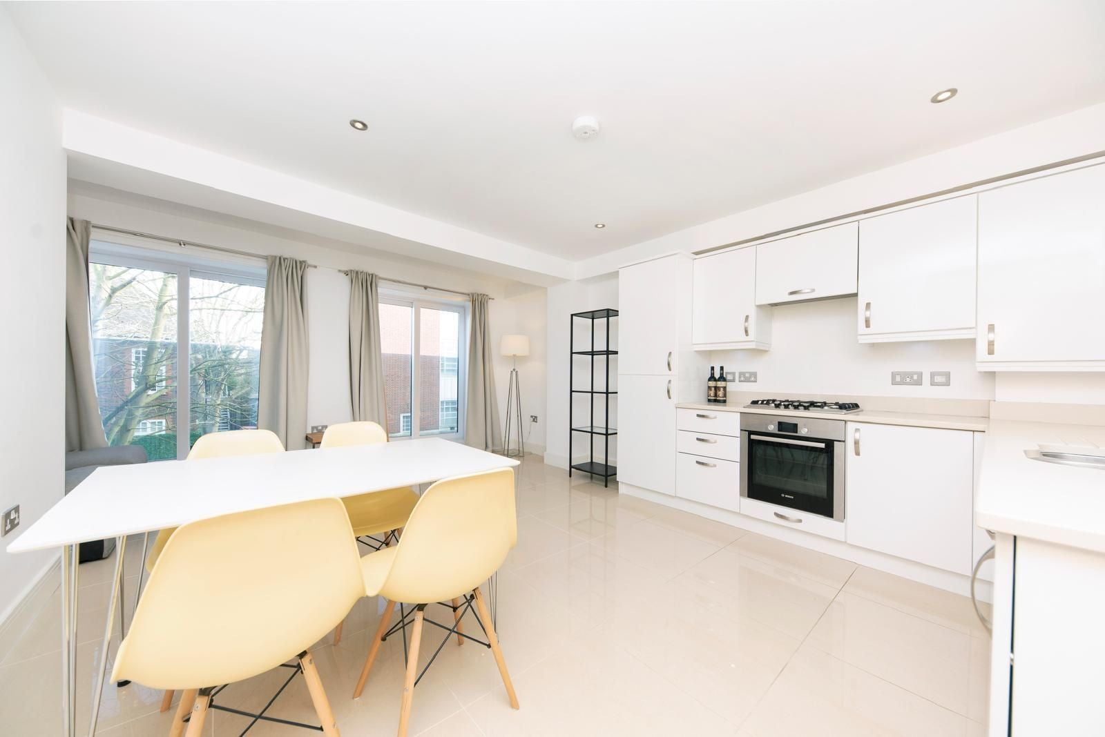 Flat Coombe Road in Greater London