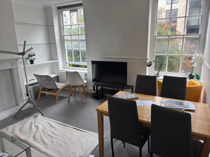 Room Frampton Street in City of Westminster