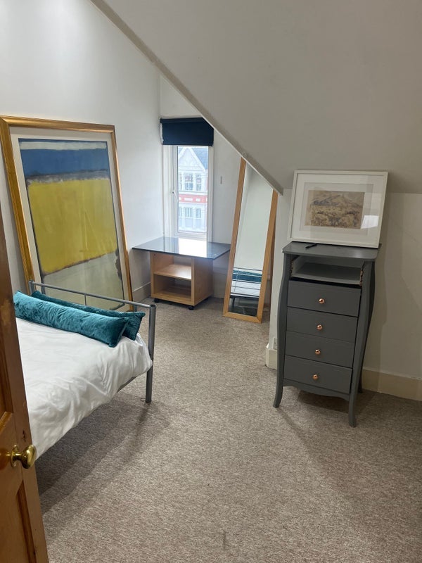 Room Twyford Avenue in Greater London