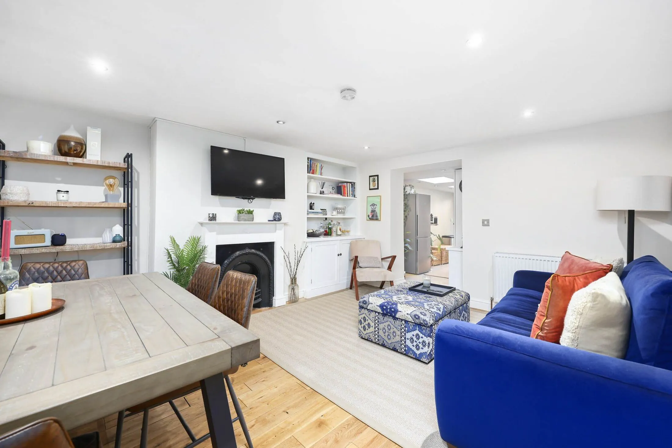 Flat Oval Place in Greater London