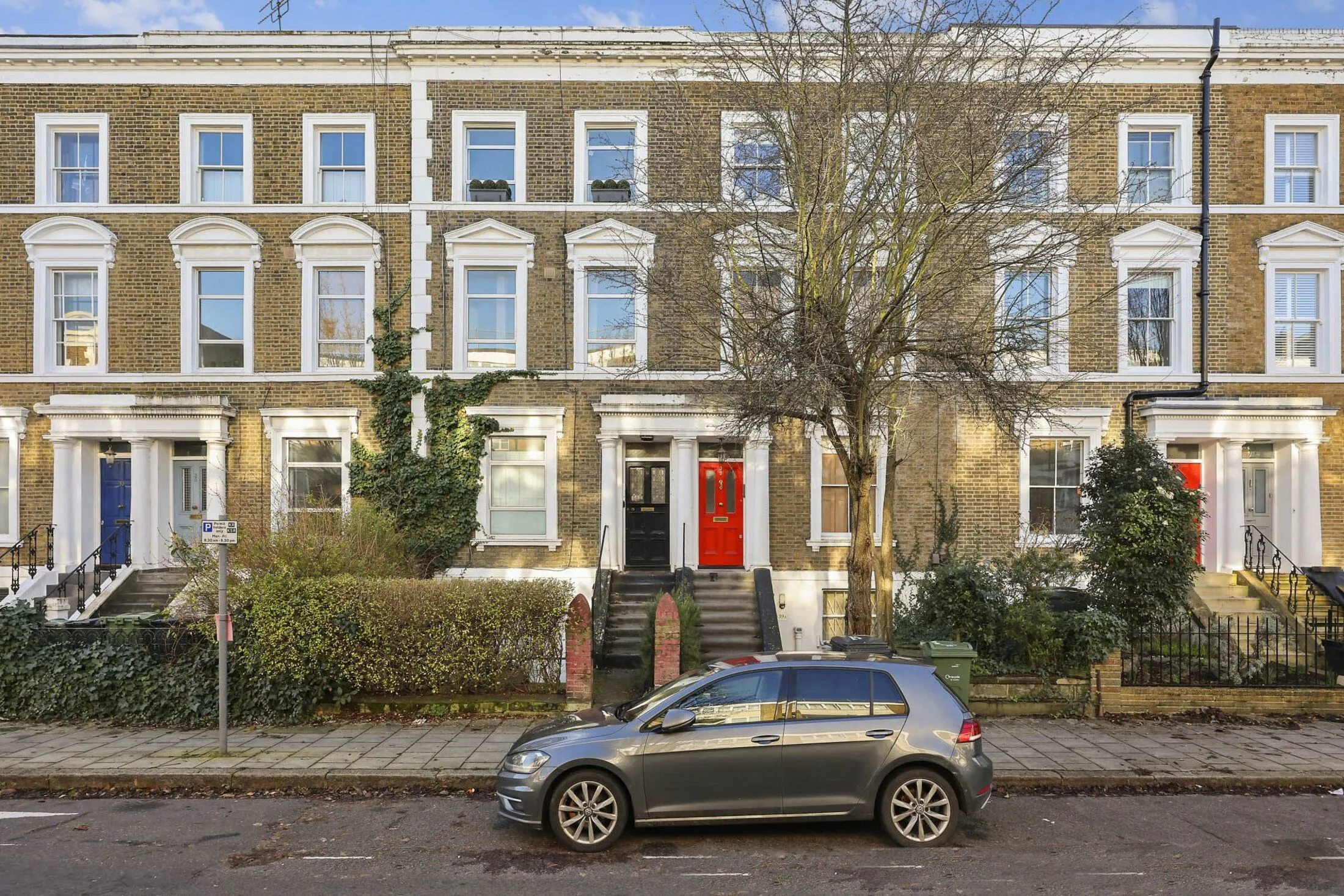 Flat Oval Place in Greater London