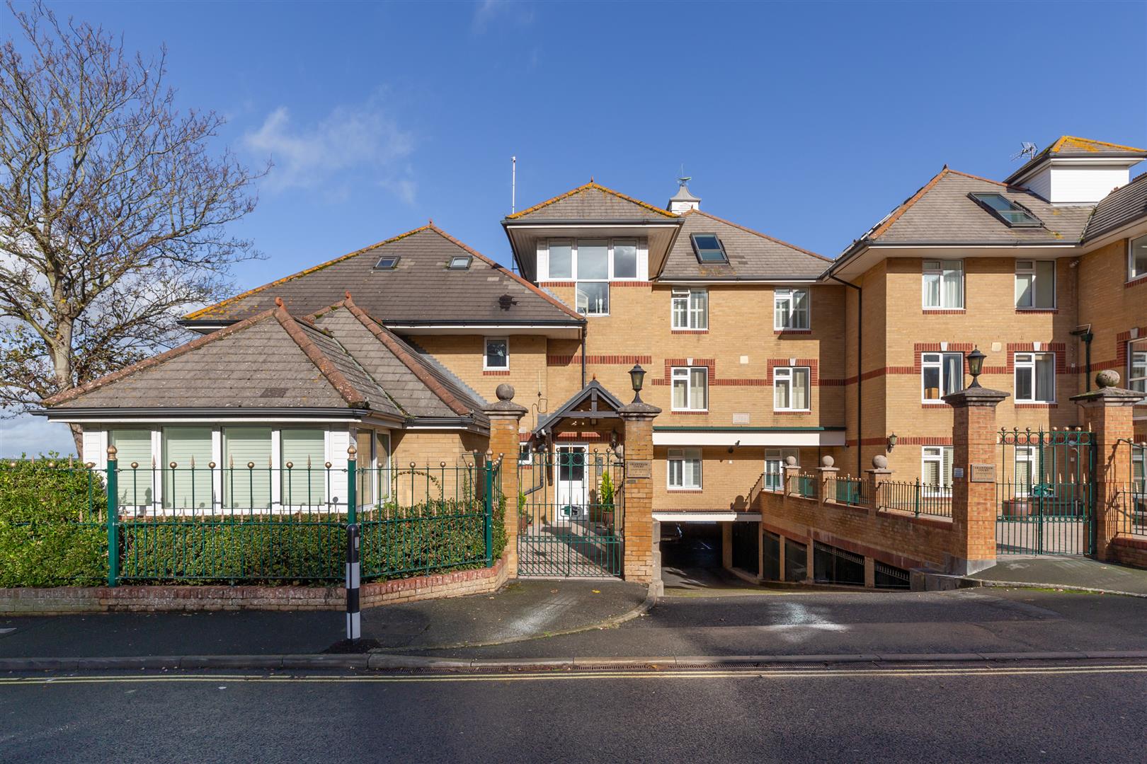 Flat Esplanade Walk in Cowes
