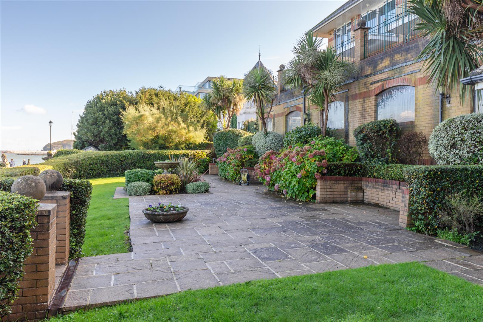 Flat Esplanade Walk in Cowes