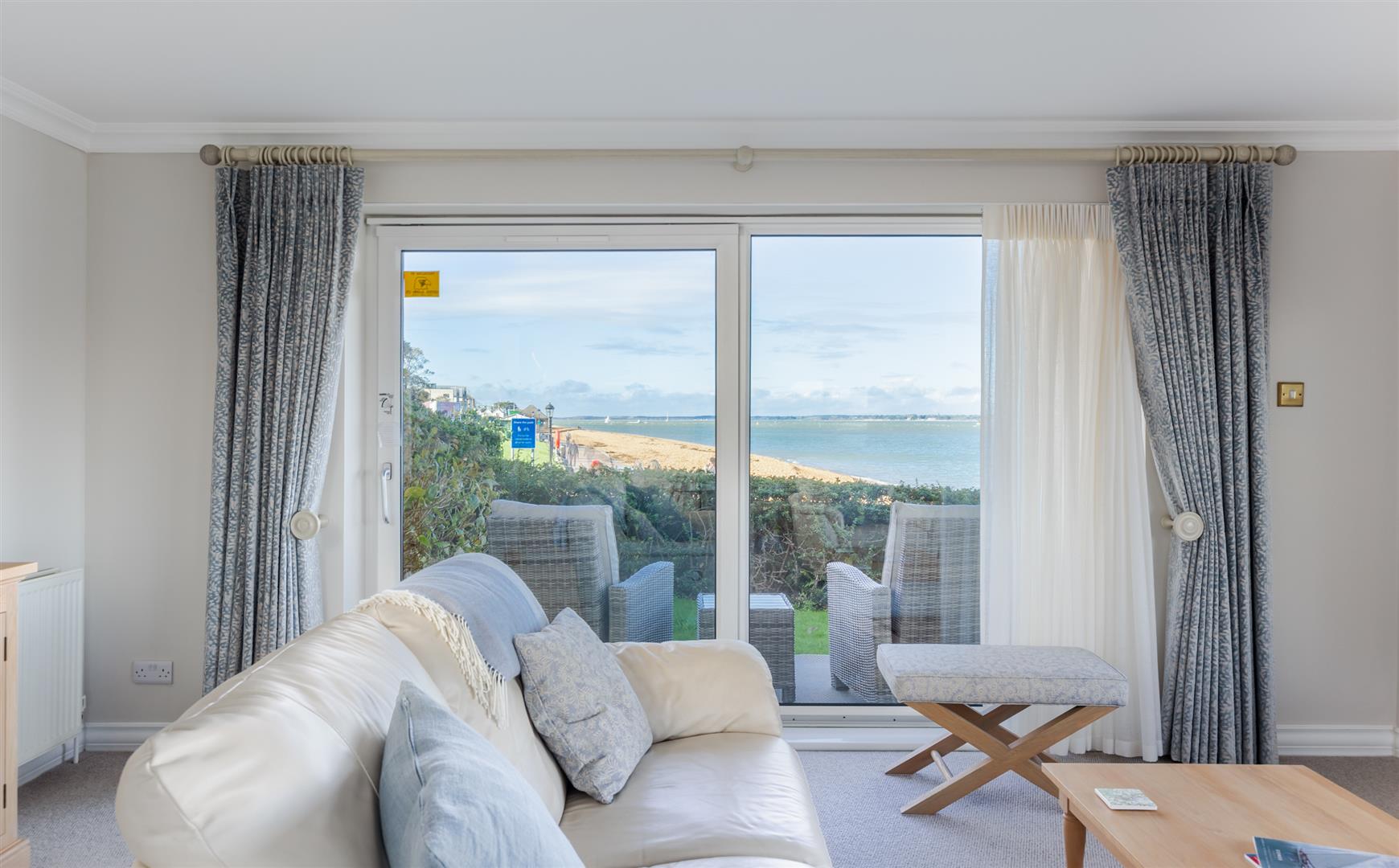 Flat Esplanade Walk in Cowes