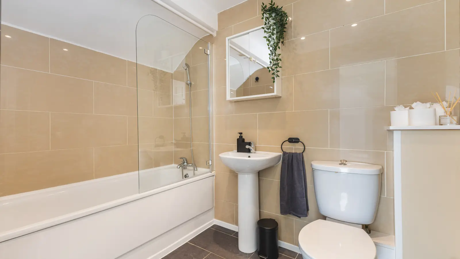 Flat Finsbury Park Road in Greater London