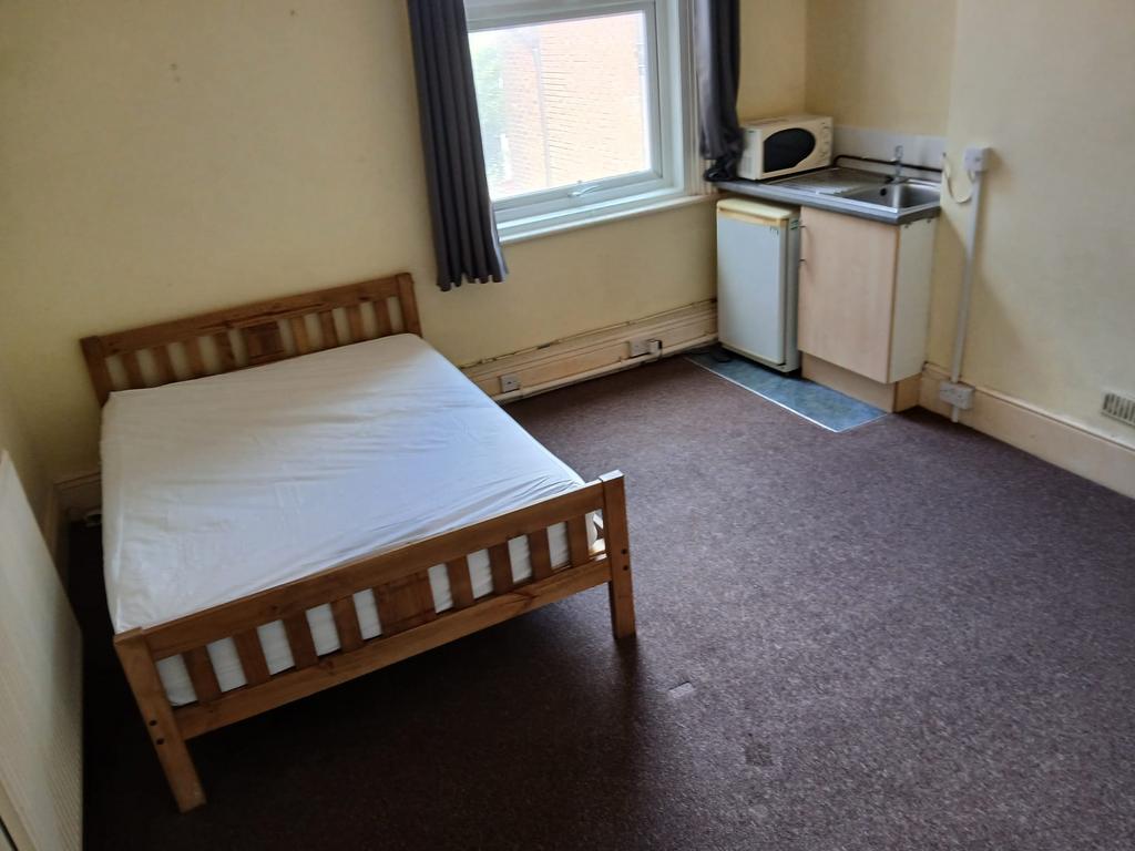 Room St Ronan's Road in Portsmouth