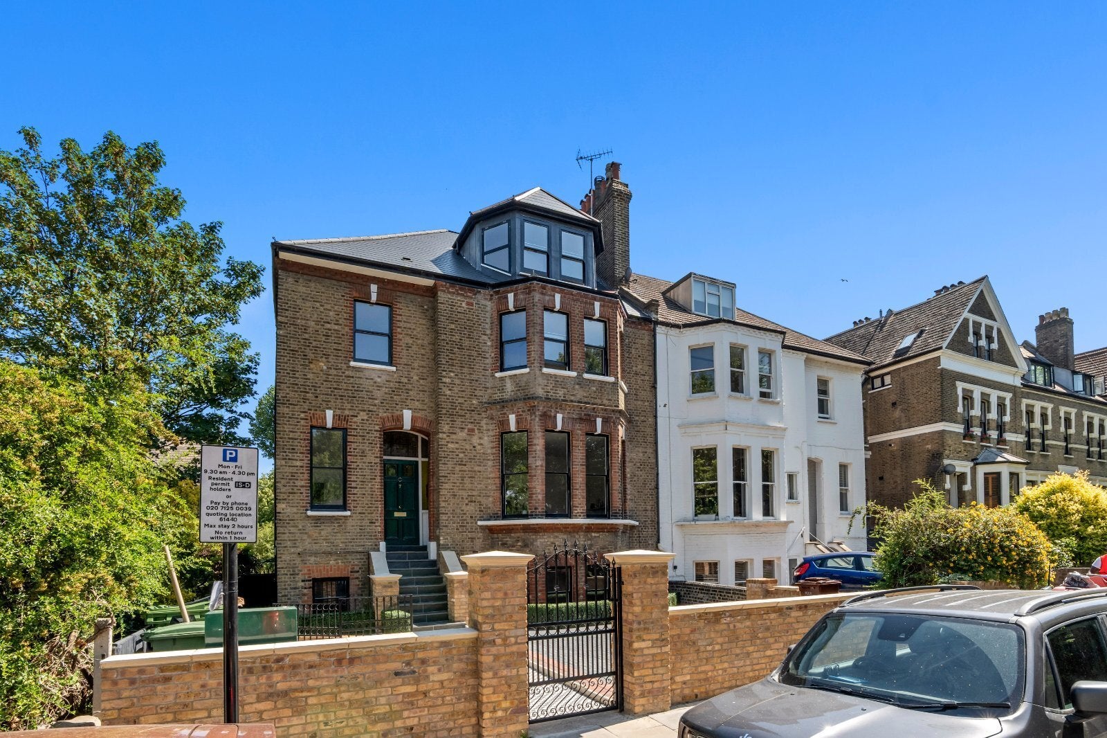 Flat Hillmarton Road in Greater London
