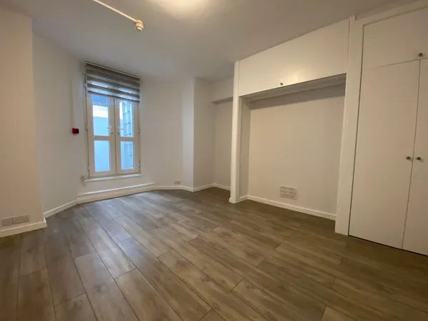Flat Bower Mount Road in Maidstone