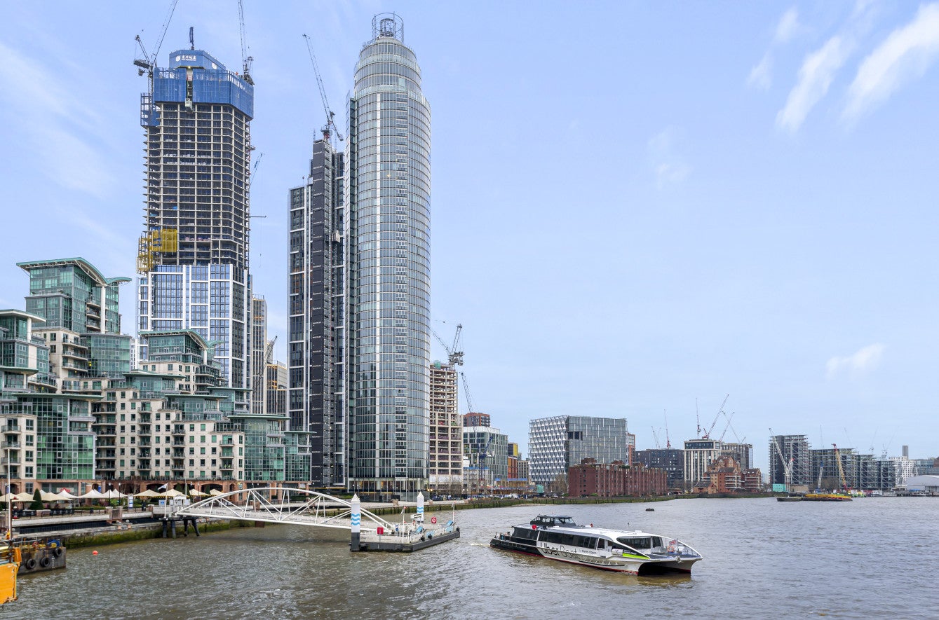 Flat Nine Elms Lane in Greater London