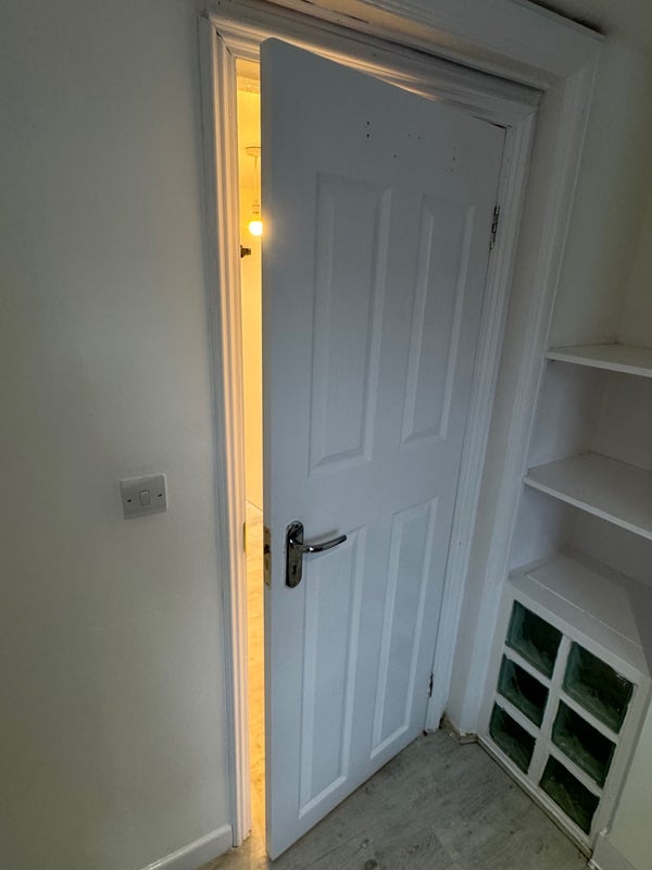 Room Roehampton High Street in Greater London