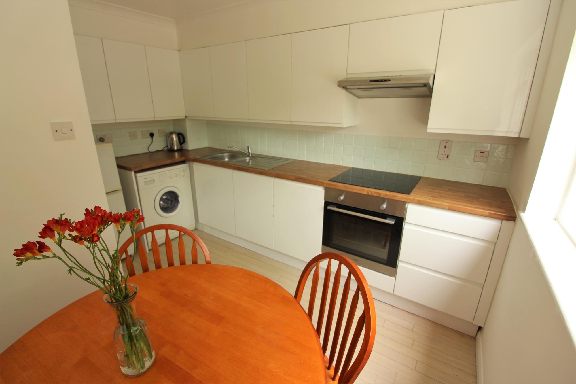 Flat Elgin Road in Elmbridge