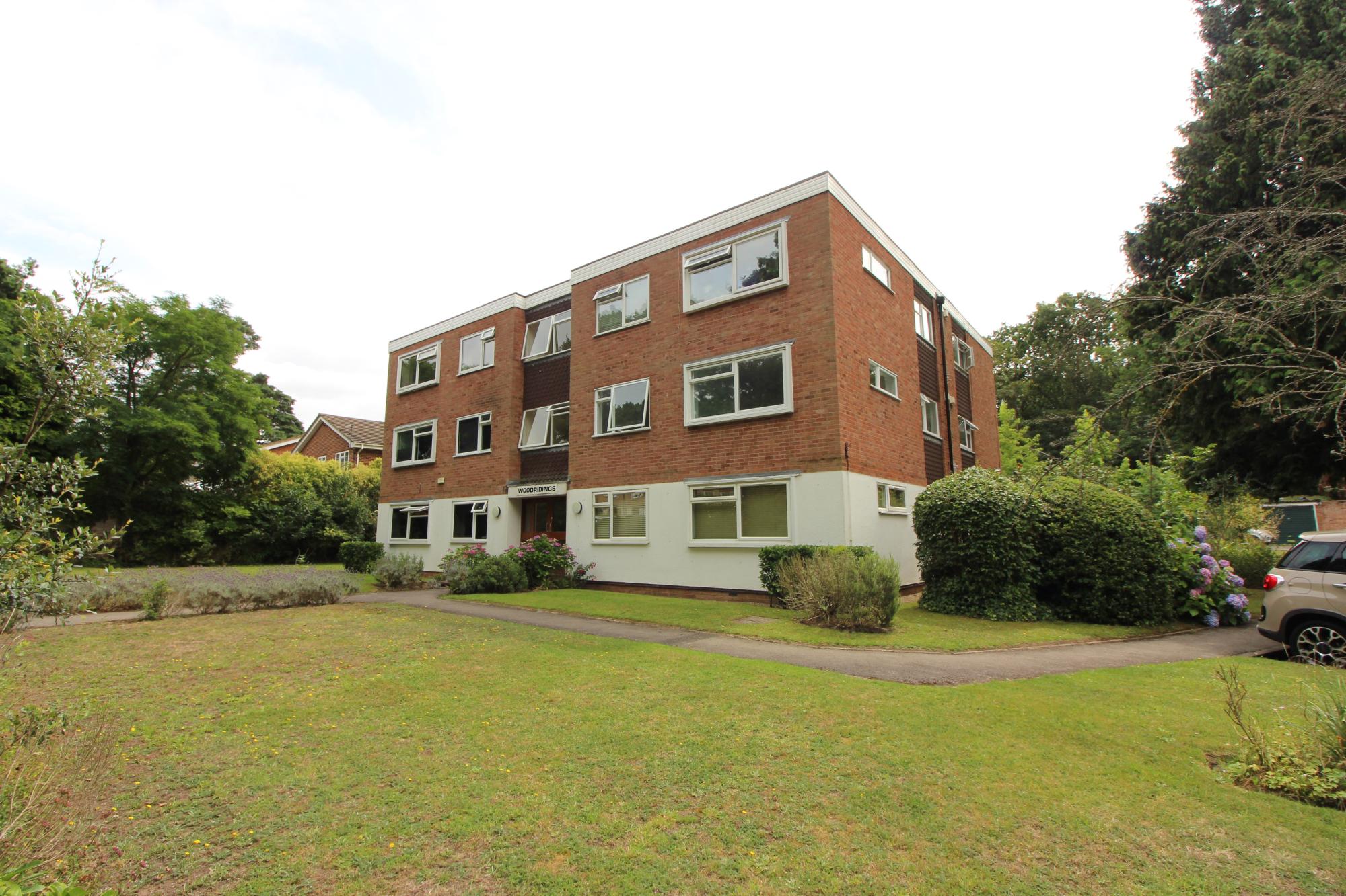 Flat Elgin Road in Elmbridge