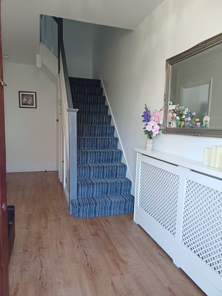 House Gomshall Avenue in Greater London