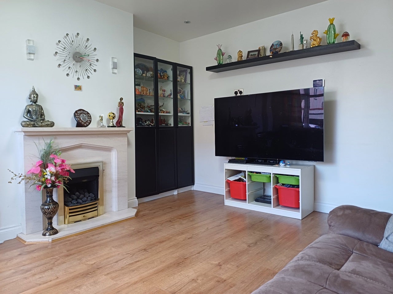 House Gomshall Avenue in Greater London