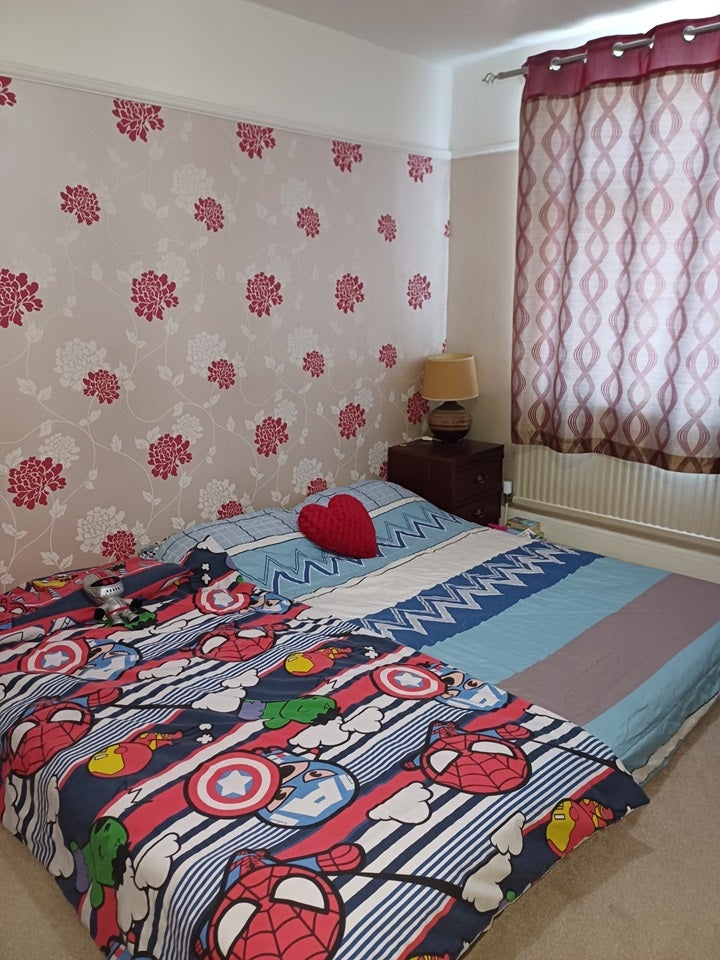 House Gomshall Avenue in Greater London