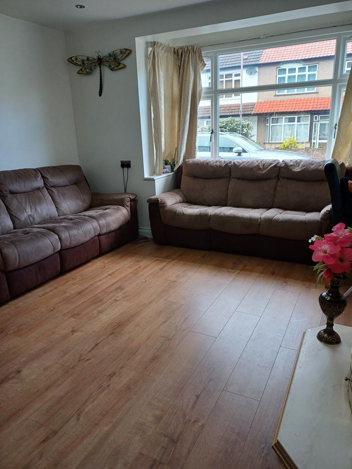 House Gomshall Avenue in Greater London
