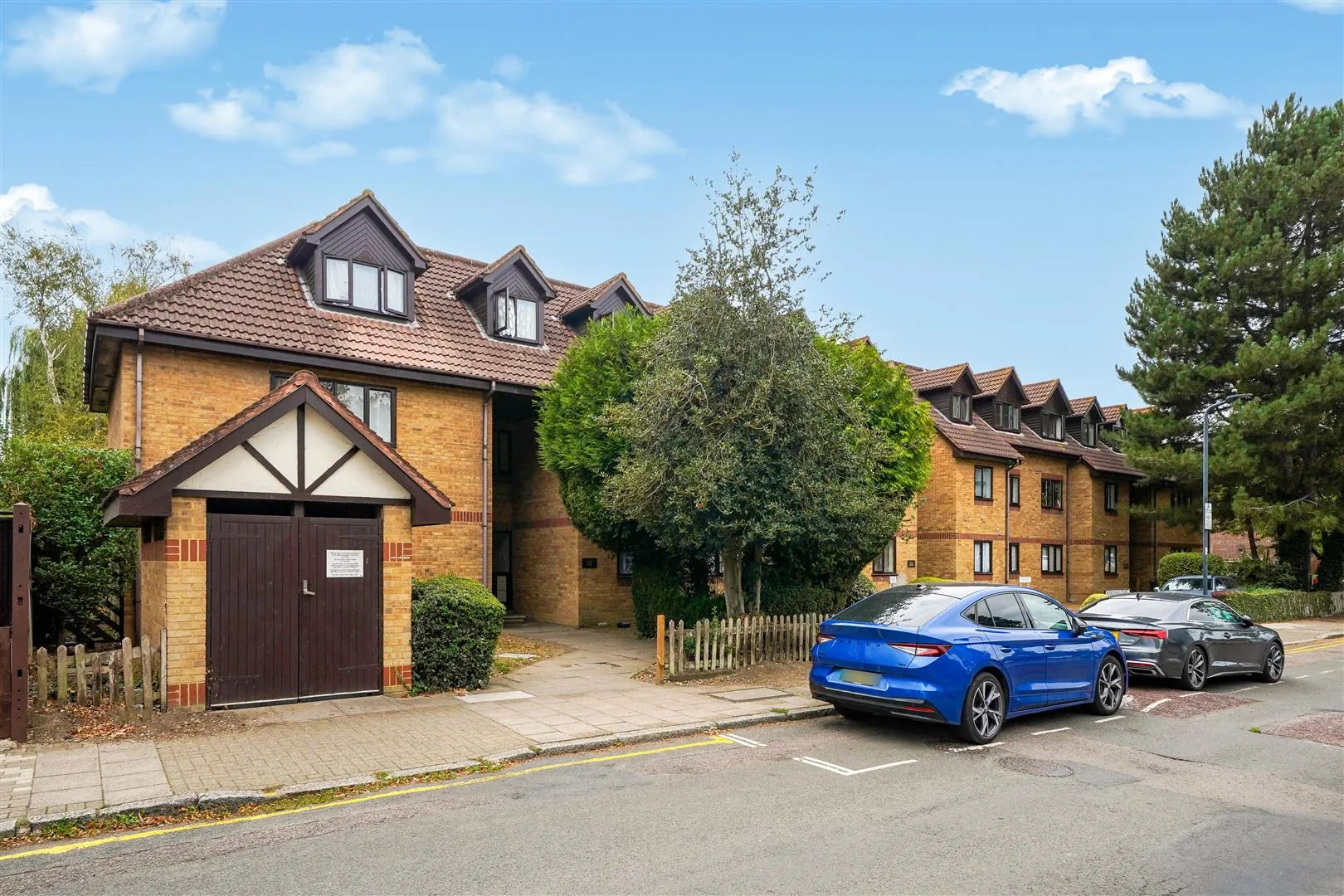 Flat Harrow Road in Greater London
