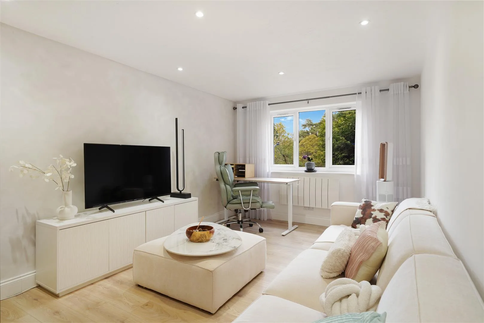 Flat Harrow Road in Greater London
