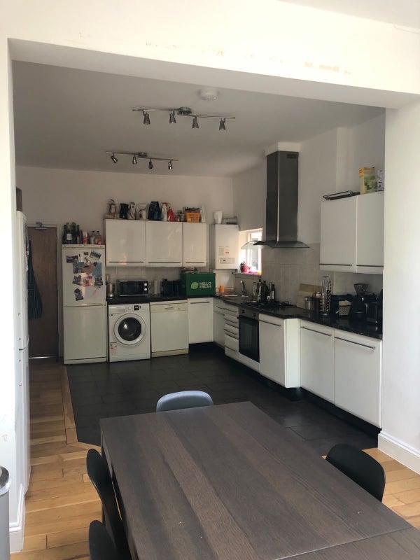 Room Louisville Road in Greater London