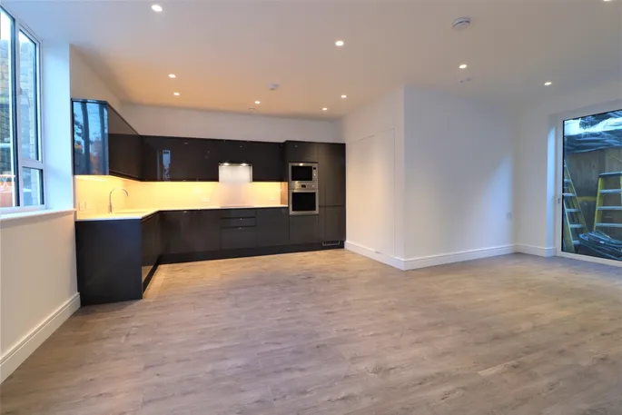Flat Landseer Road in Greater London