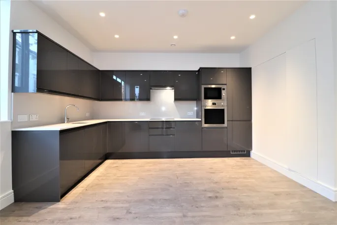 Flat Landseer Road in Greater London