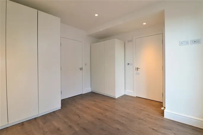 Flat Landseer Road in Greater London
