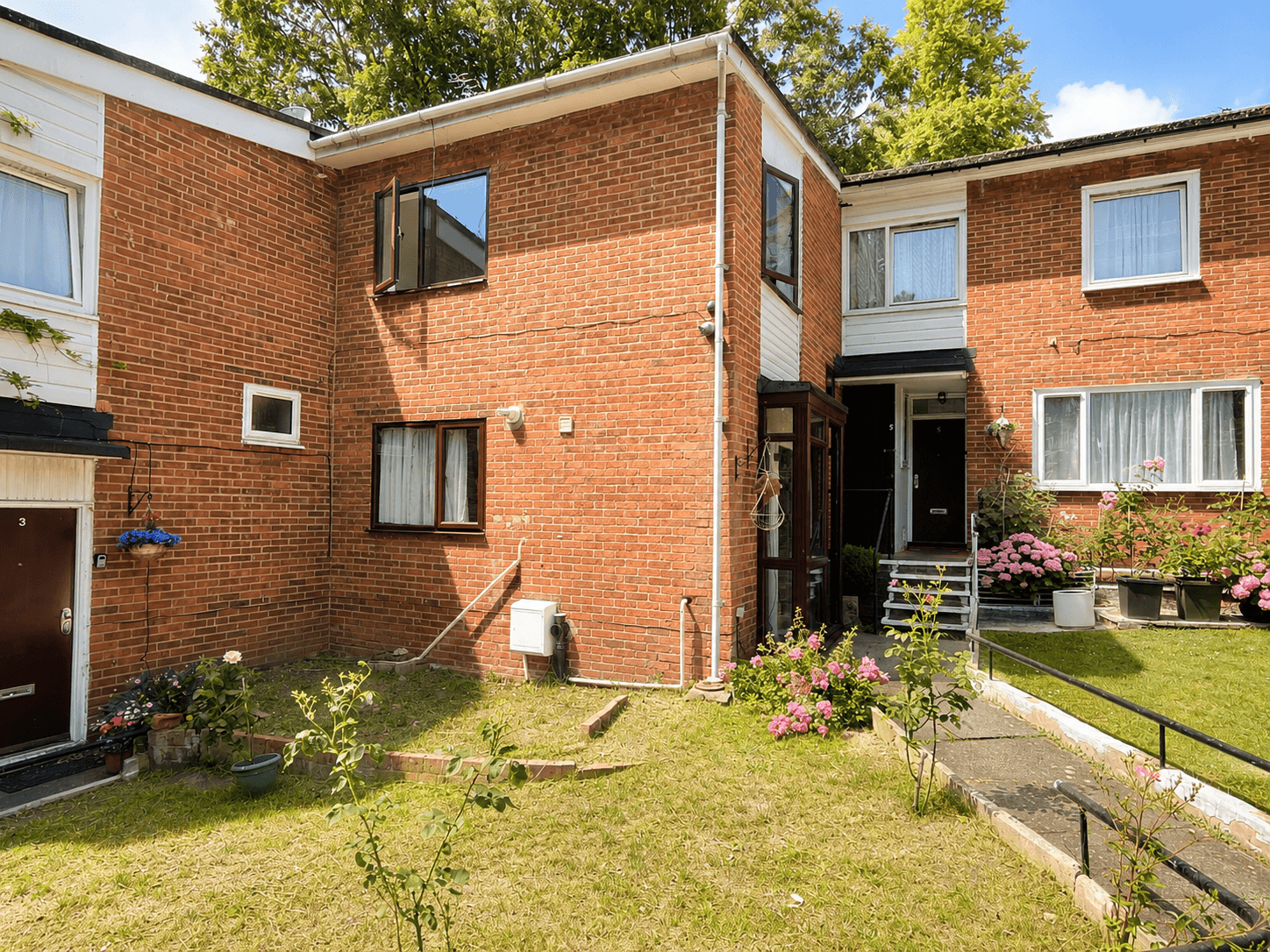 House Durford Crescent in Greater London