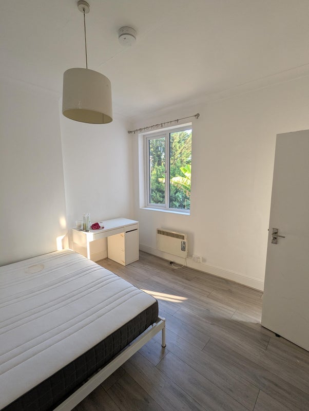 Room Lodge Drive in Greater London