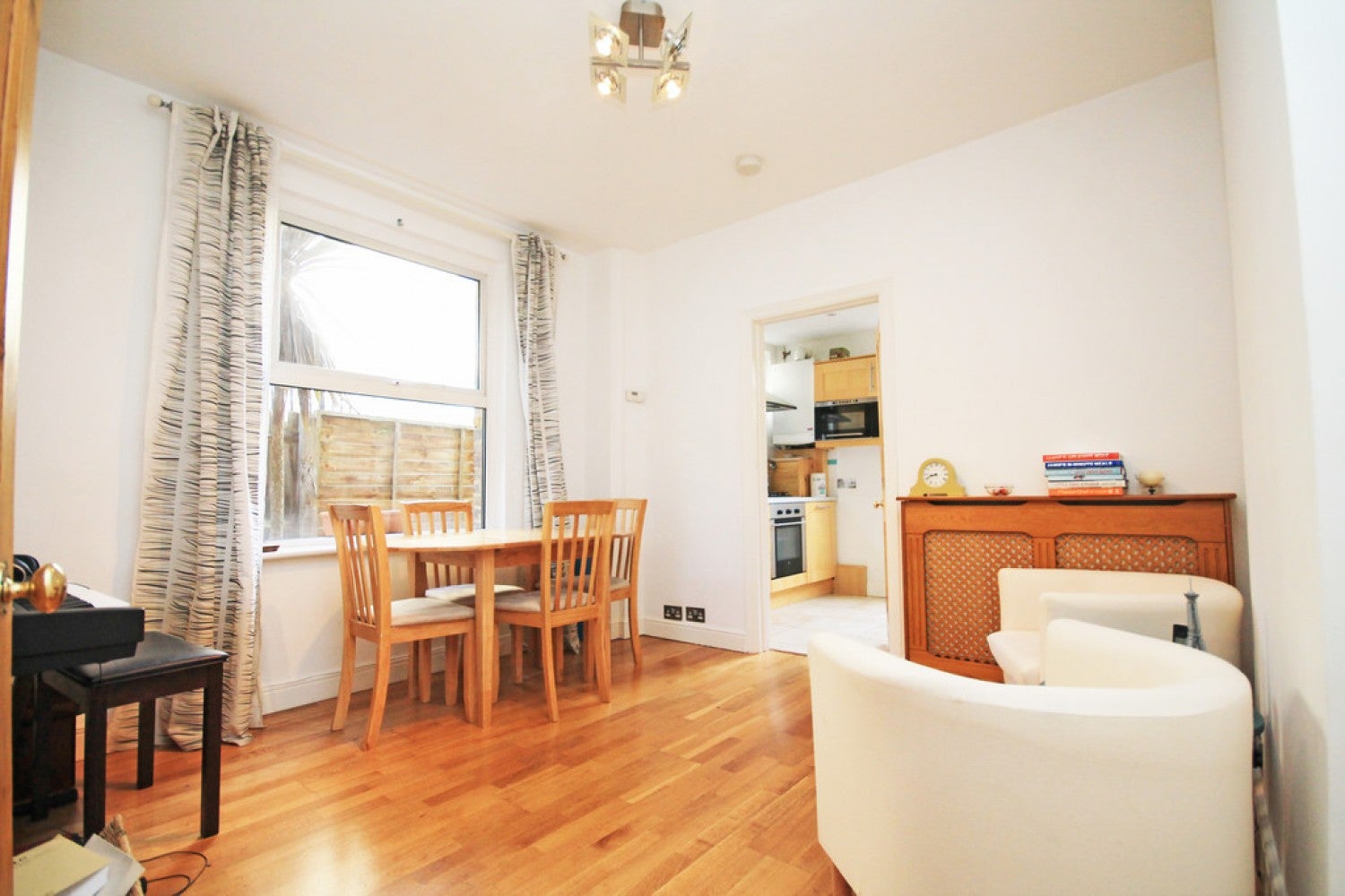 Flat Godstone Road in Greater London