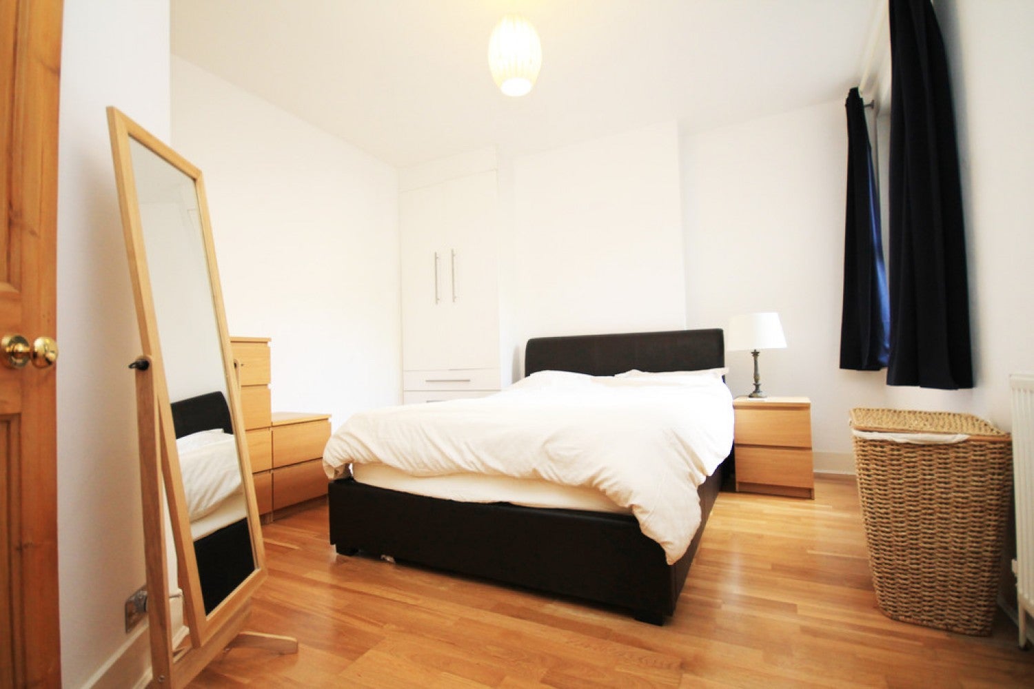 Flat Godstone Road in Greater London