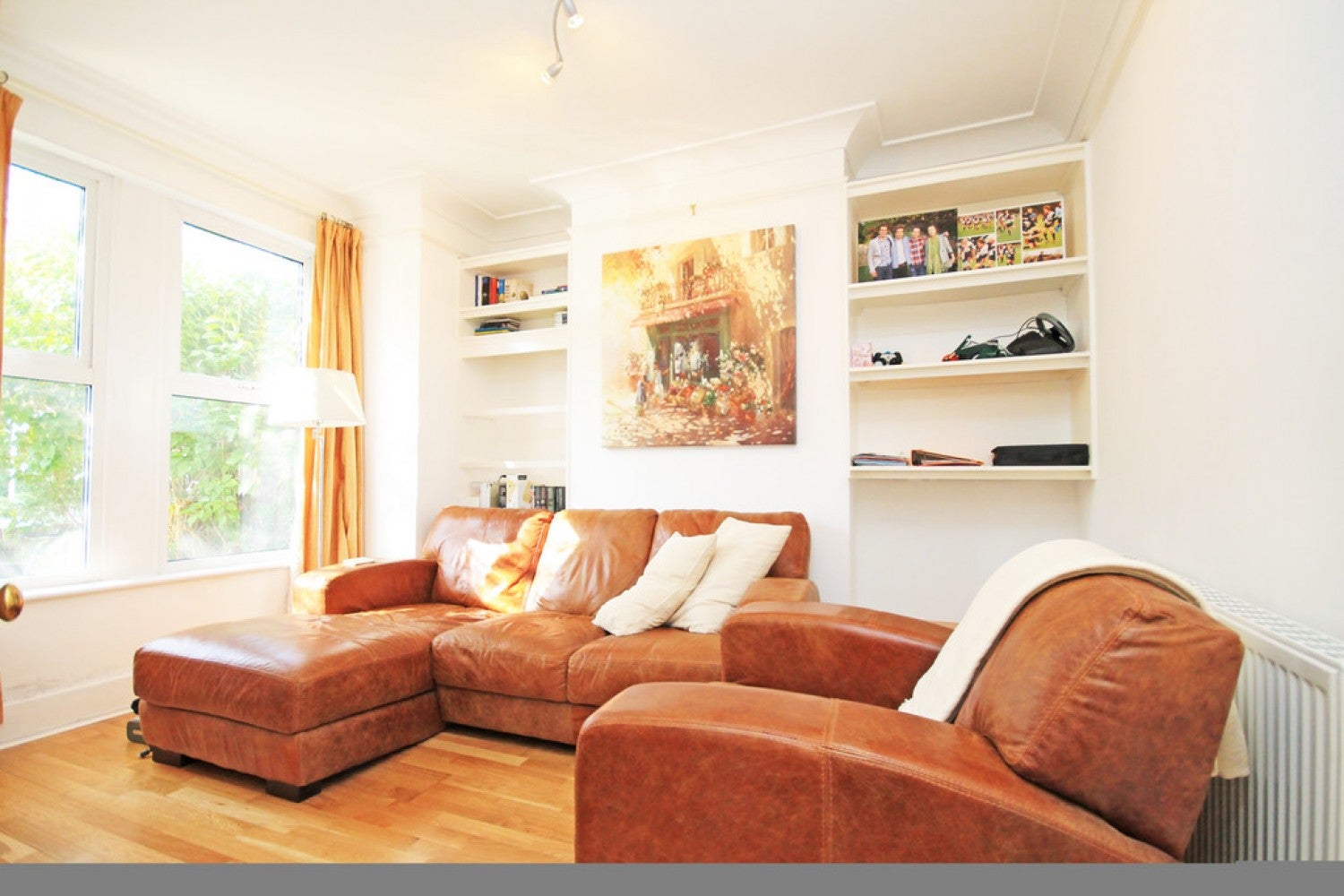 Flat Godstone Road in Greater London