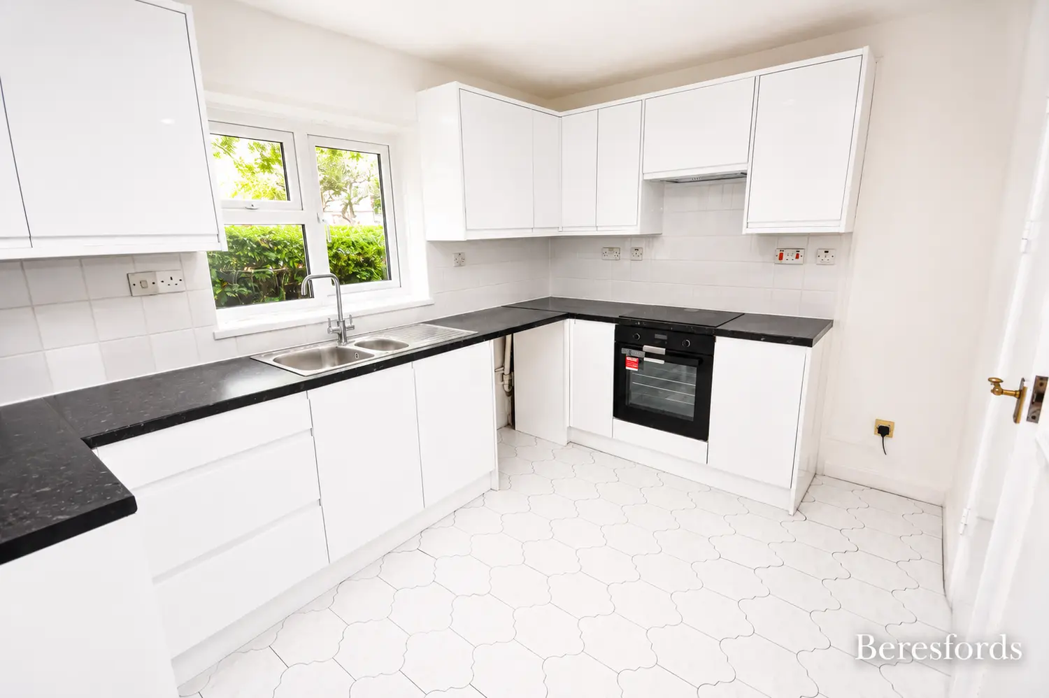 Flat Pollards Green in Chelmsford