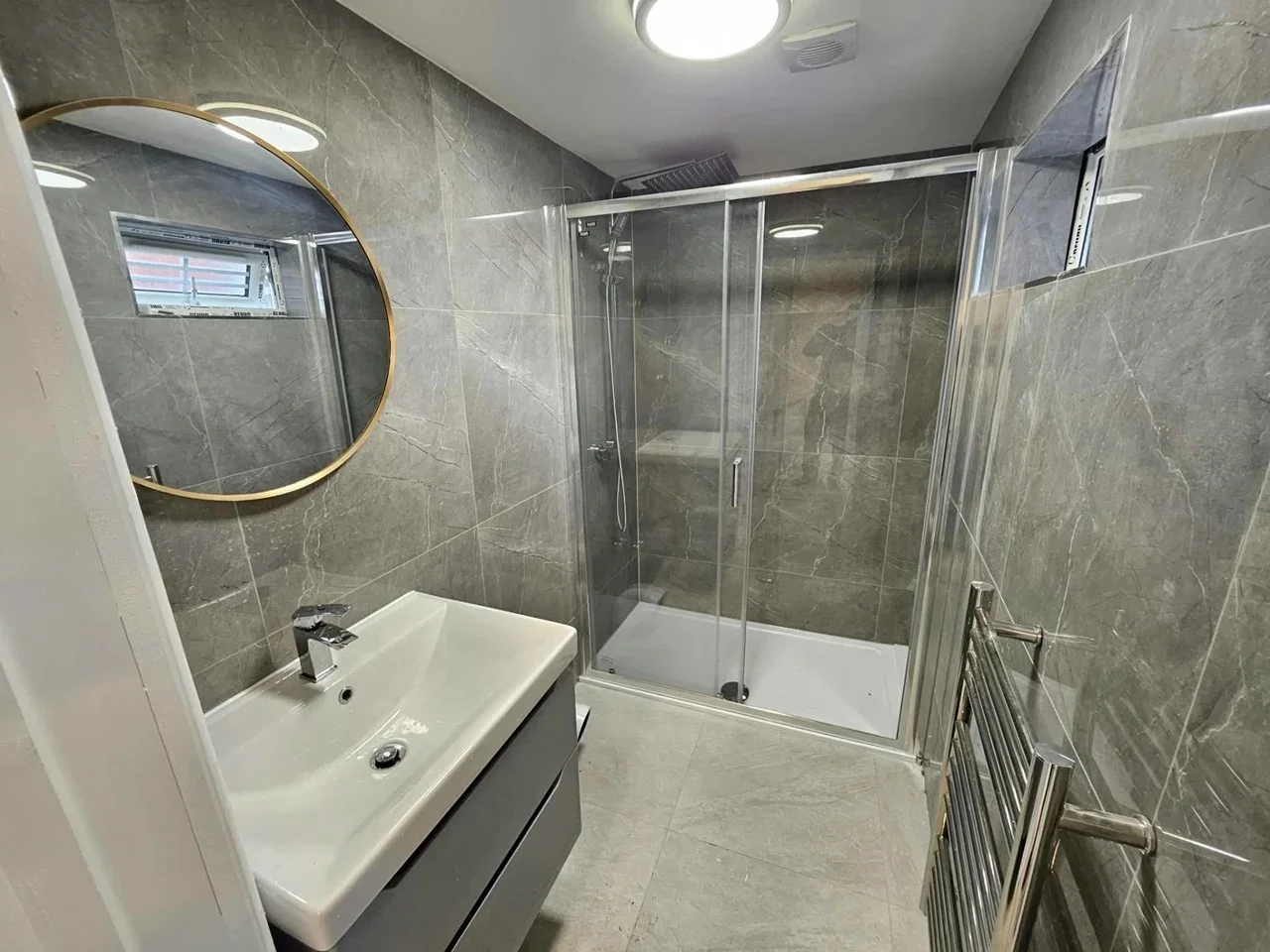 Flat Heathfield Park Drive in Greater London