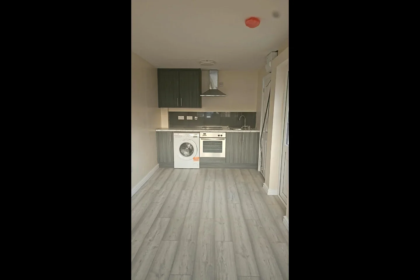 Flat Heathfield Park Drive in Greater London