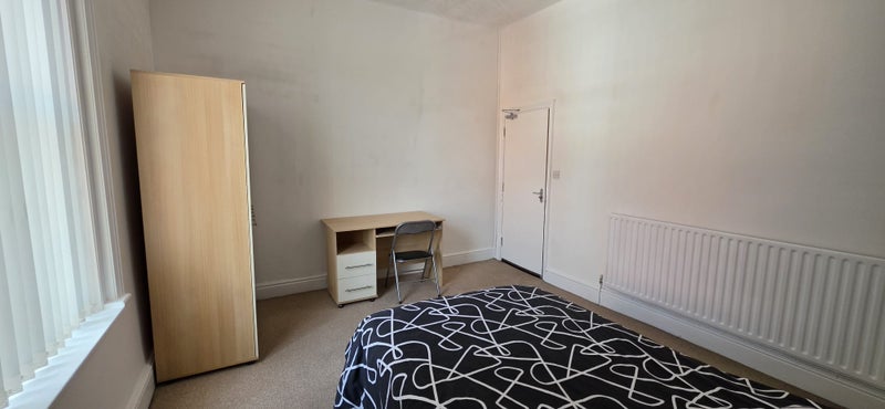 Room Sefton Road in Salford