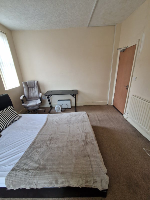 Room Sefton Road in Salford